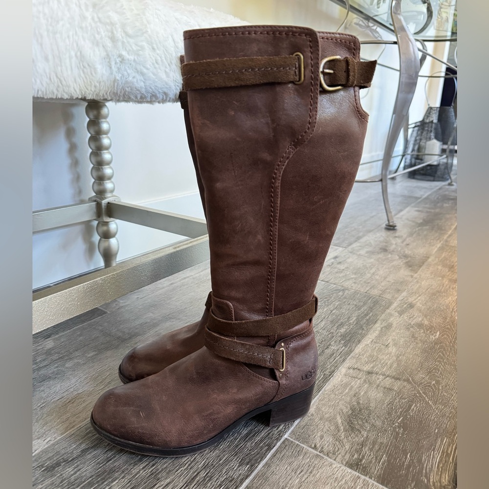 Ugg Harrison boots / brown / 8.5 women’s medium
